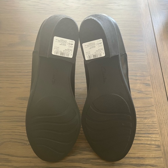 Clark’s Neva Zip Waterproof Ankle Boots. - Picture 2 of 7